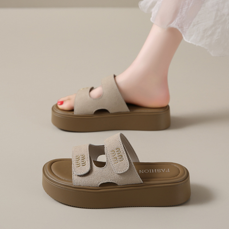 Hot selling 2025 summer new casual fashionable solid color women's slippers outdoor beach versatile thick soled sandals sizes 35-40