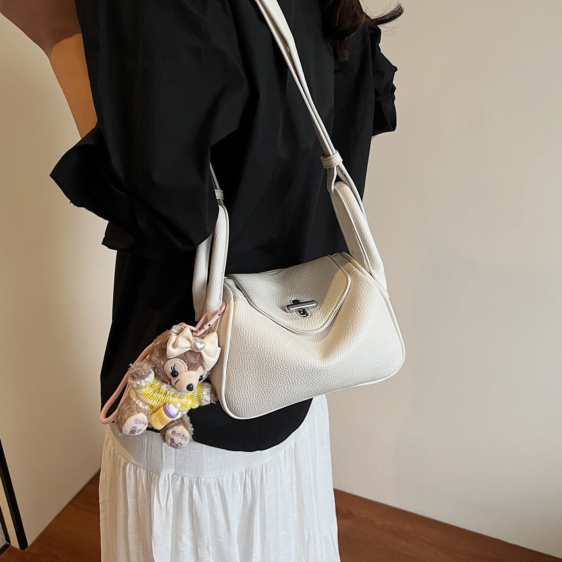 designer Niche High-End Underarm Bag for Women 2025 New Simple Fashion Lychee Texture Versatile Commuter Crossbody Pillow Bag
