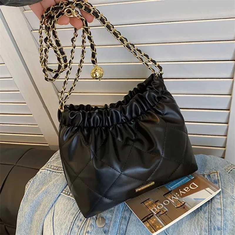 Chic Quilted Embroidered Thread Pu Womens Bag Fashion Chain Single Shoulder Bag Stylish Crossbody Bag Perfect for Everyday Use Y250603