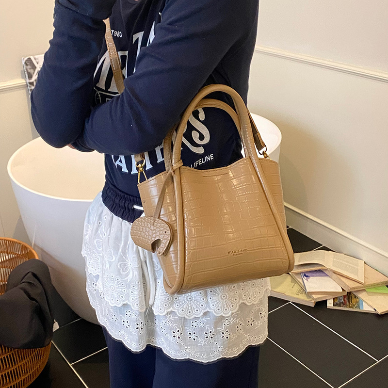 designer Vintage Basket Handbag for Women 2025 New High-end Handheld Bucket Bag Simple Shoulder Crossbody Bag