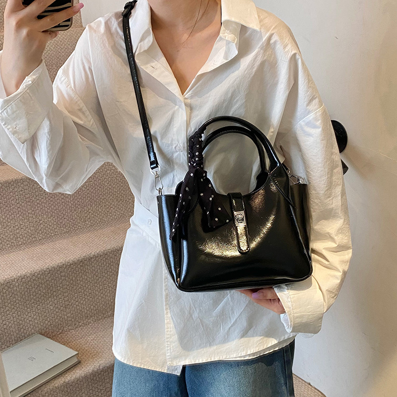 designer Niche Design Basket Bag Handbag for Women 2025 New Office Commute Handheld Bag Crossbody Bag Small Tote Bag