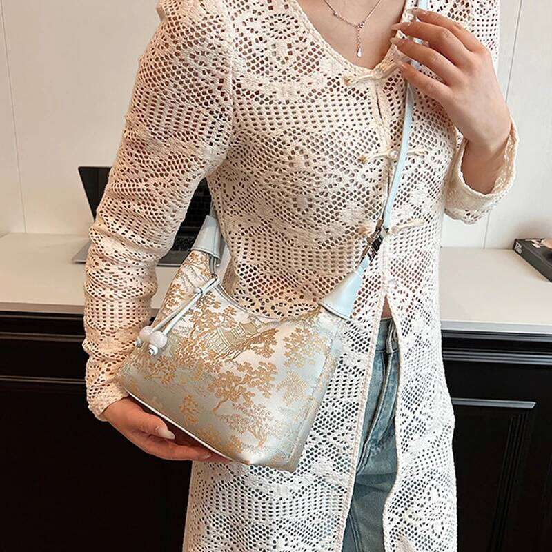Fashionable Embroidery Handbag Brand Versatile Shoulder 2025 New Chinese Style Tote Bag Trend Designer Travel Wallet