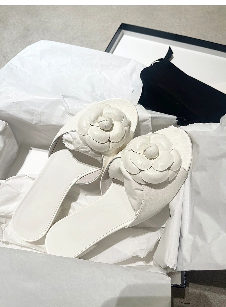 Womens Camellia Patterned Genuine Leather Flip Flops - Comfortable Flat Bottom Sandals for Summer