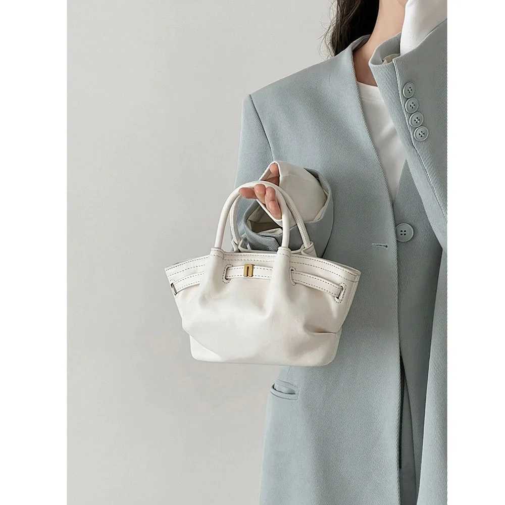 2025 Spring New Oil Wax Leather Casual Dumpling Bag Womens Fresh Pleated Commuters All-Matching Portable Messenger Bag W250602