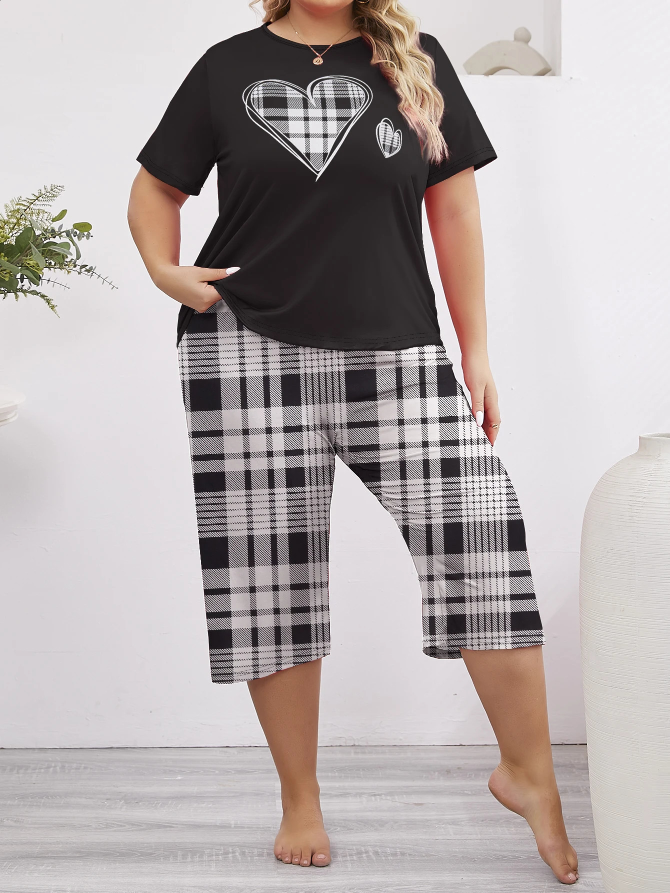 Large size womens pajamas casual round neck short sleeved T-shirt cropped pants home clothing 2-piece set 250530