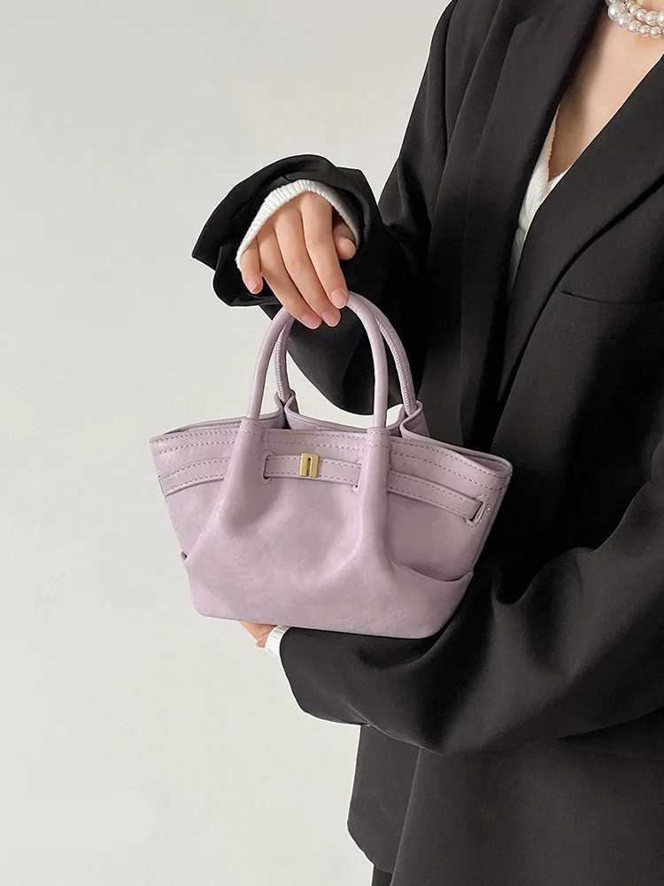 2025 Spring New Oil Wax Leather Casual Dumpling Bag Womens Fresh Pleated Commuters All-Matching Portable Messenger Bag W250602