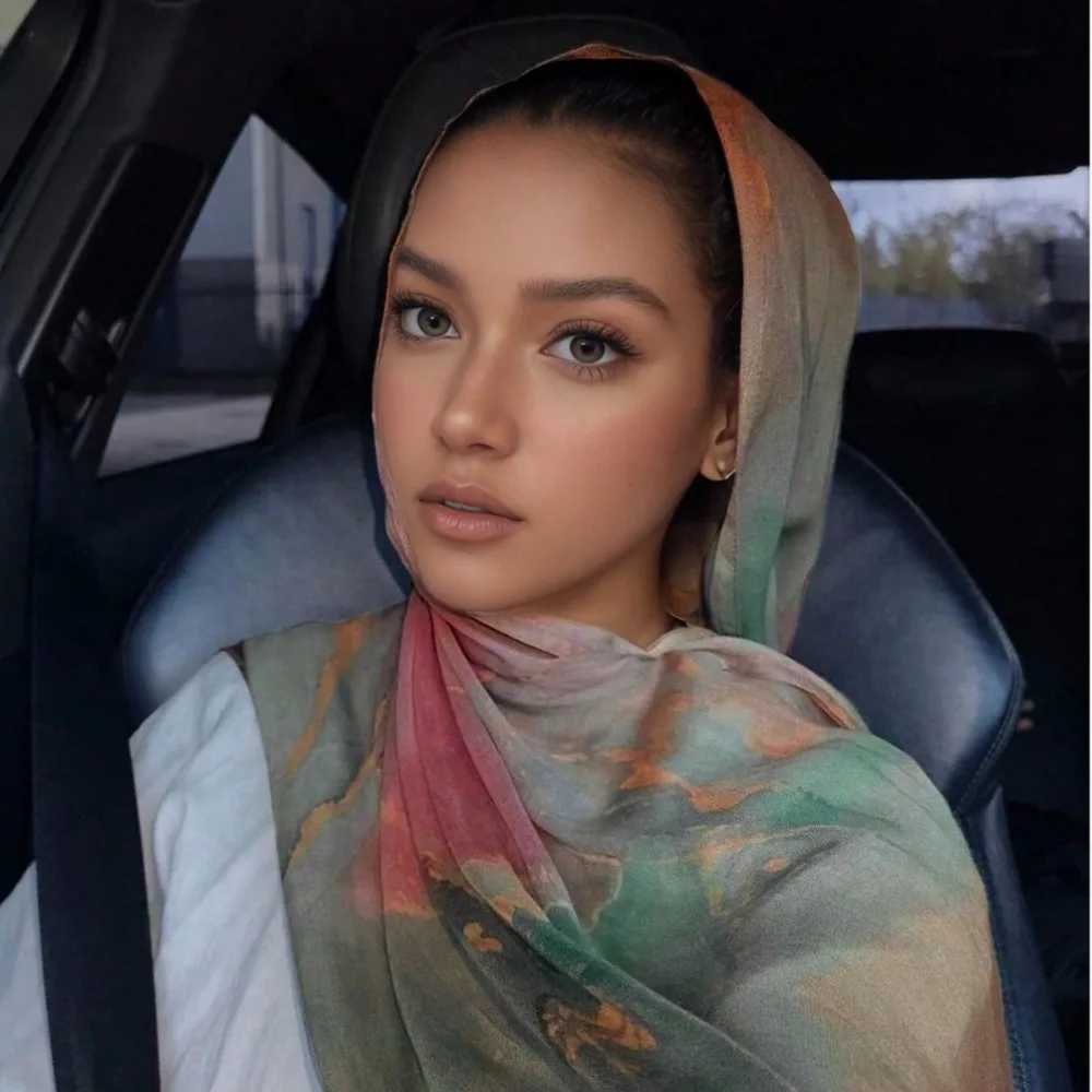 Hot Sale Watercolor Digital Print Chiffon Hijab Scarf for Women Muslim Hijab Shawls Lady Colorful Blue Ethnic Turban Bandana W250602