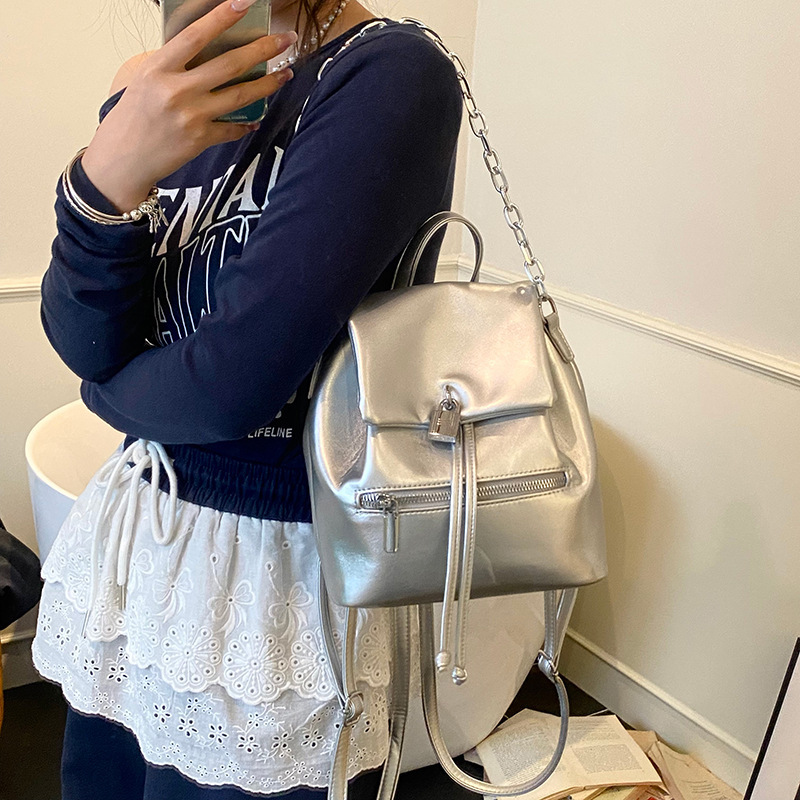 designer 2025 New Fashion Simple Trendy Small Backpack for Women casual bag Fashion Chain Solid Color Lightweight Outdoor Double Shoulder Bag for Wome