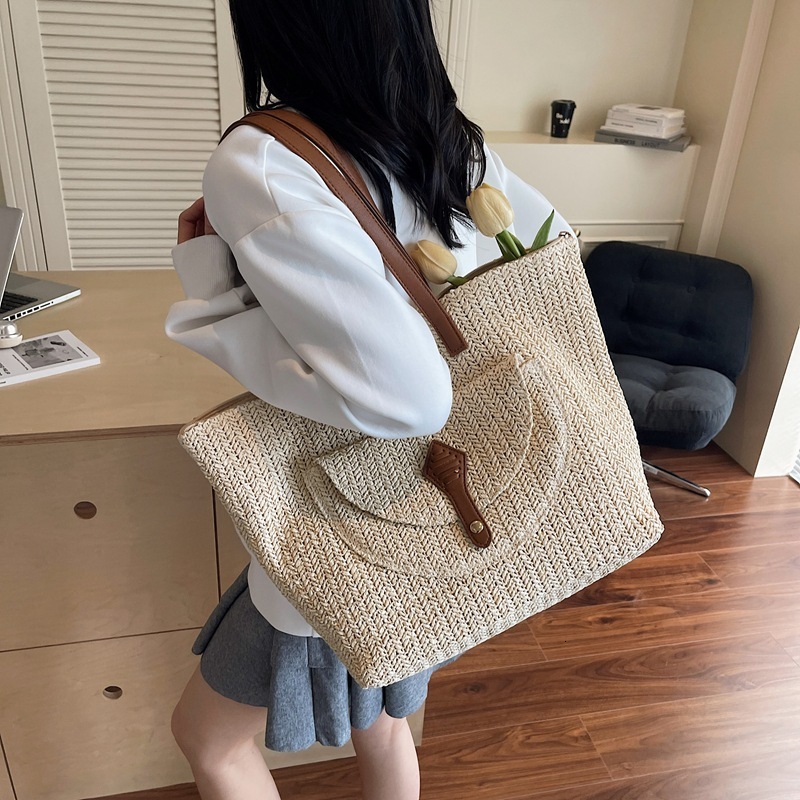 designer Casual Large Capacity Beach Vacation Straw Bag for Women 2025 New Versatile Crossbody Woven Tote Bag
