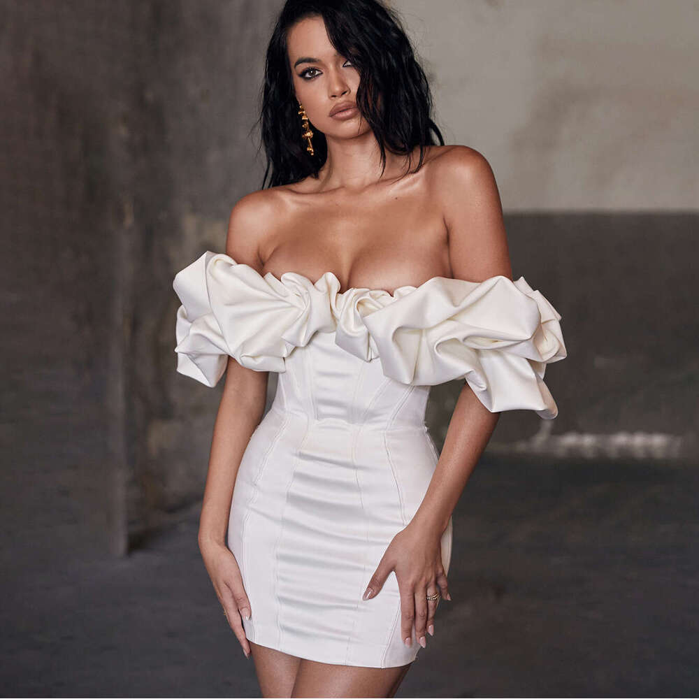 Sexy dress design with waist bag, buttocks, short skirt, strapless, one shoulder, fishbone, ruffle edge dress, versatile and trendy new style for 2025