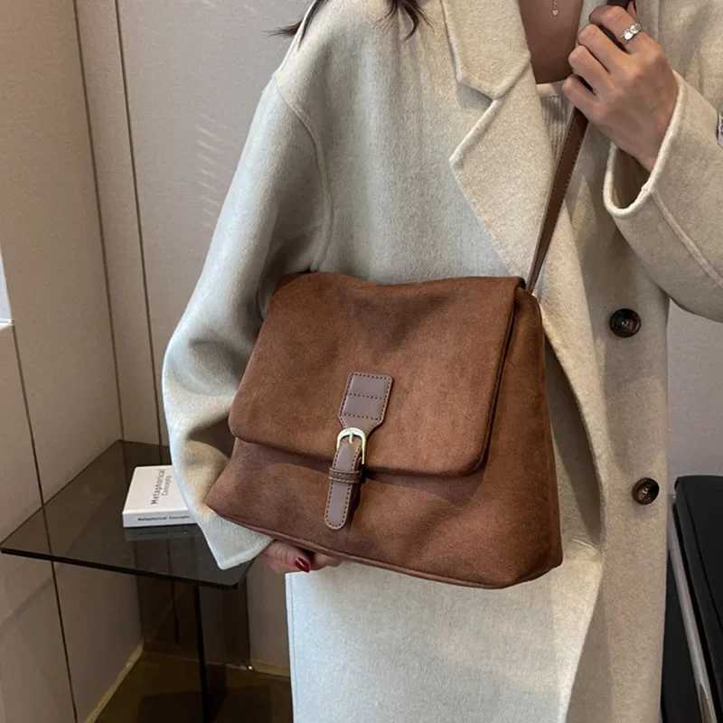 Fashionable Large Capacity Womens Frosted Bag 2024 New Arrival Autumn/Winter Single Shoulder Slant Cross Bag Popular Small Square W250602