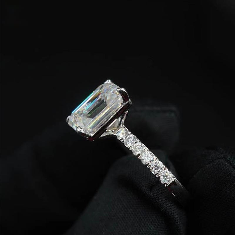 Custom Elegant Brilliant Twinkling Luxury 925 Silver Huggie Hoop Ring Crown Design in Solid Colors for Parties