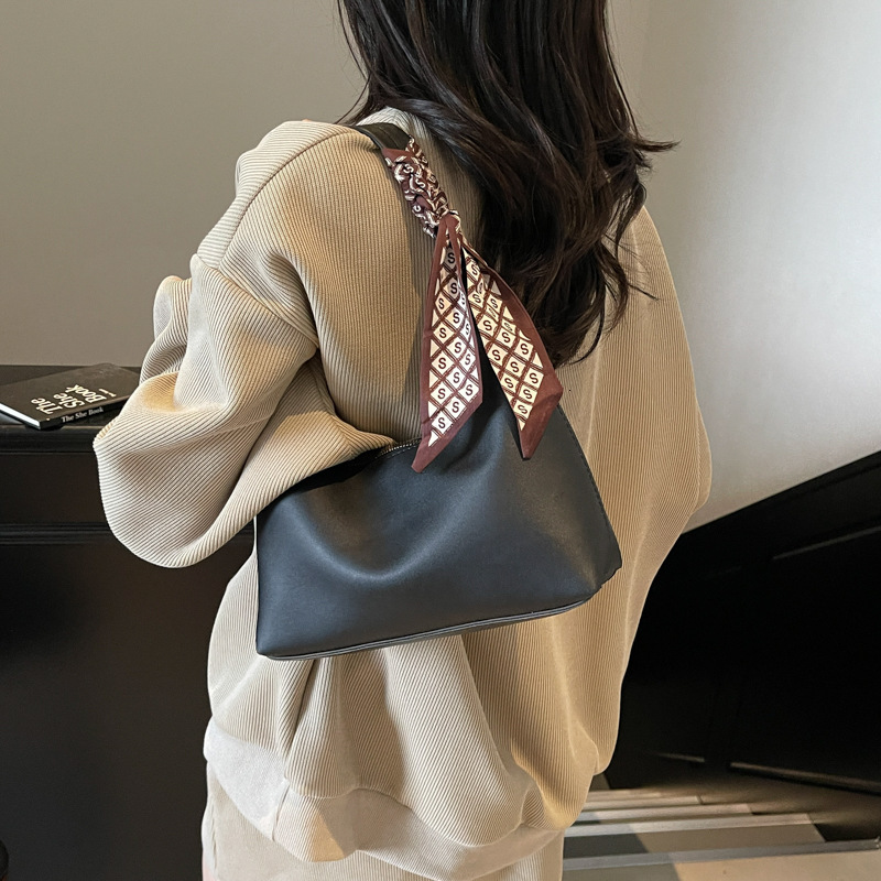 designer casual bag Versatile Stylish Underarm Small Bag for Women 2025 New Simple Texture Underarm Bag Fashion Casual Shoulder Bag