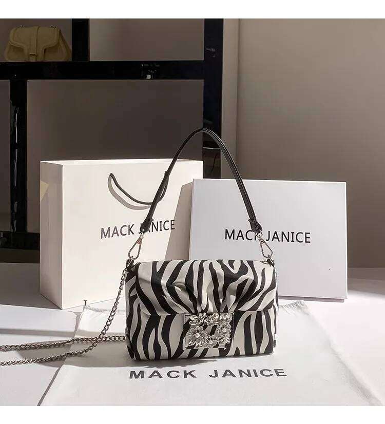 Fashion Pleated Cloud Striped Satin Women Handbag Crystal Shiny Dia Evening Wedding Party Clutch Purse Crossbody Bag