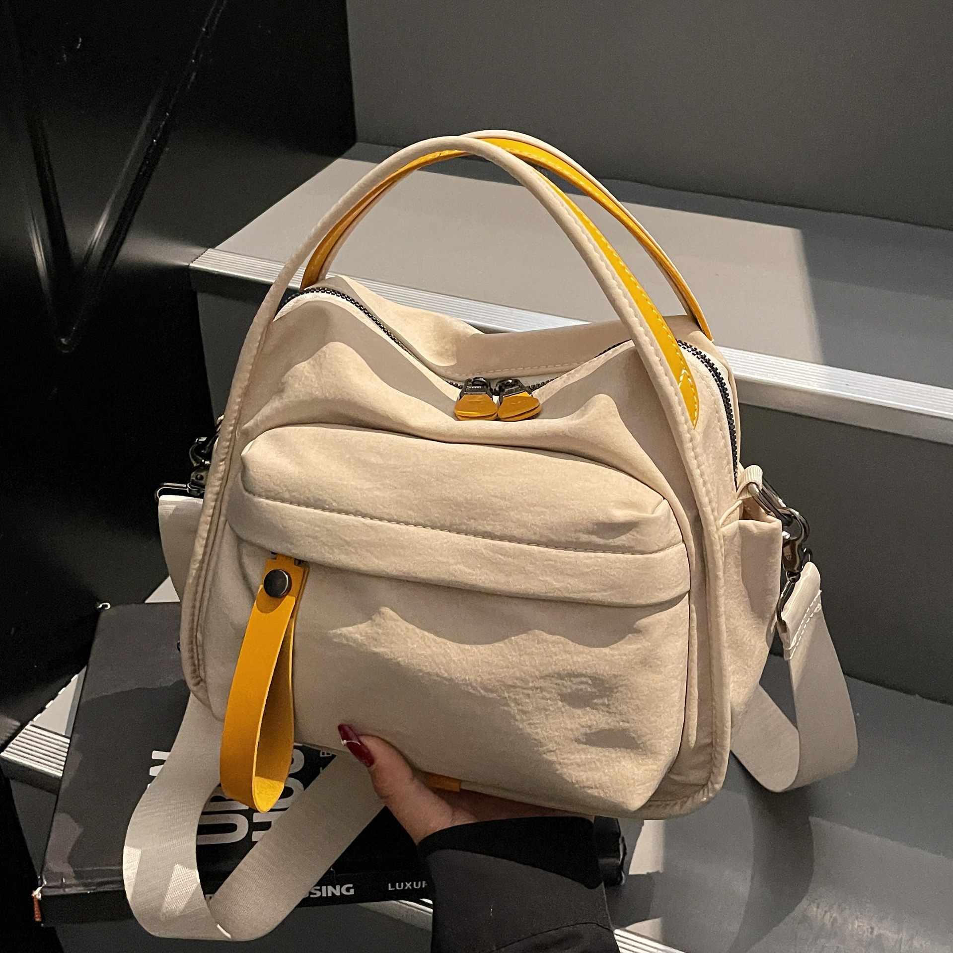 designer casual bag High-end Lightweight Bag for Women 2025 New Casual Handbag Simple Commuter Shoulder Bag Crossbody Bag