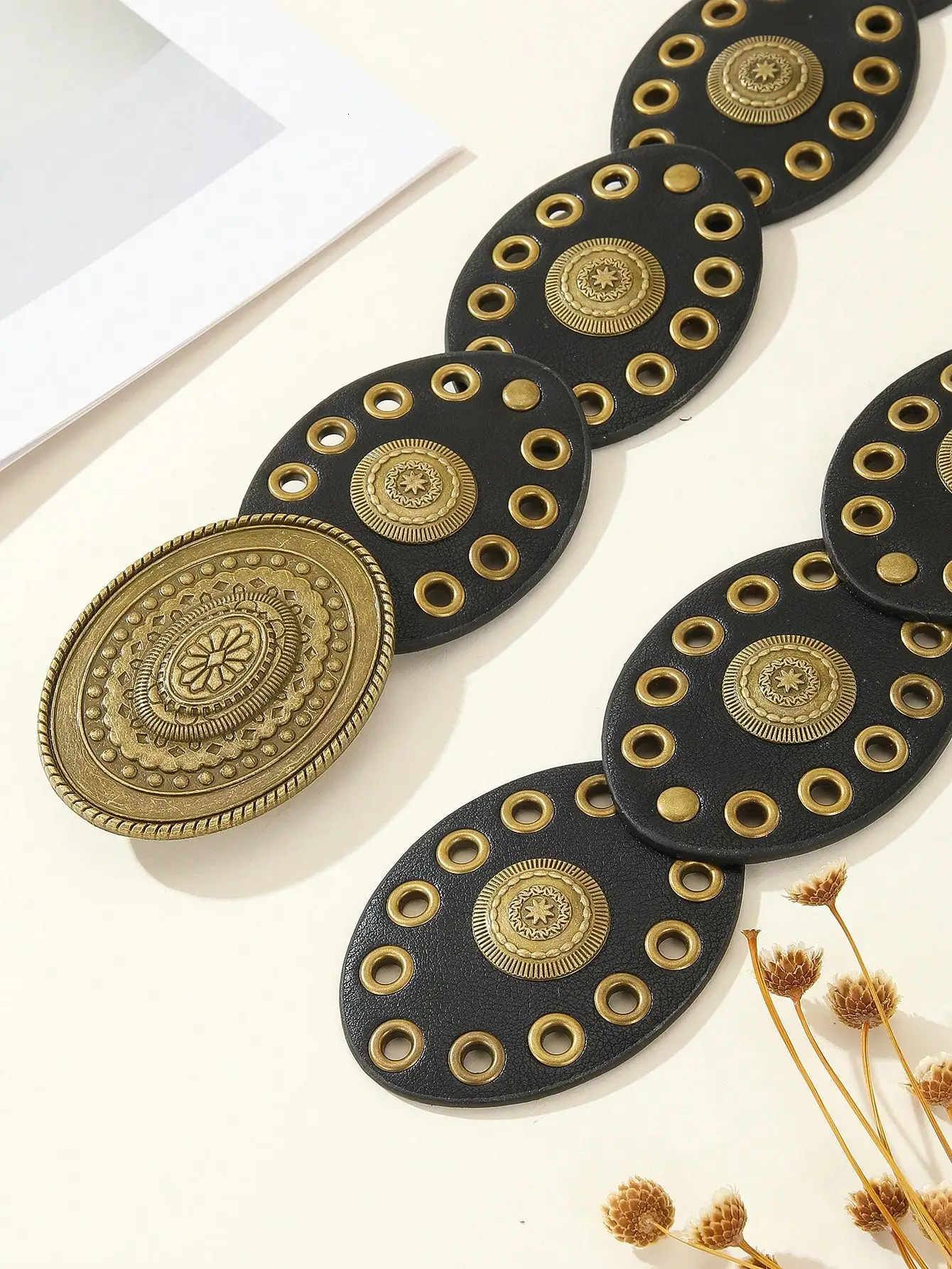 1Pcs Ladies retro oval pancake patchwork belt Bohemian style Carved style Western cowboy style Dress accessories 250603