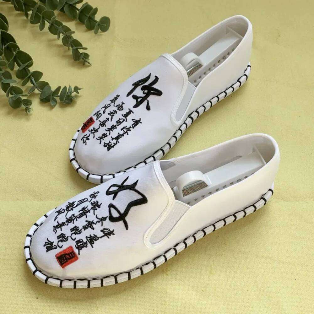 Hanfu for Women Sneakers Men Ethnic Style Embroidery Chinese style Streetwear Fashion Casual Vintage Old Beijing Shoes