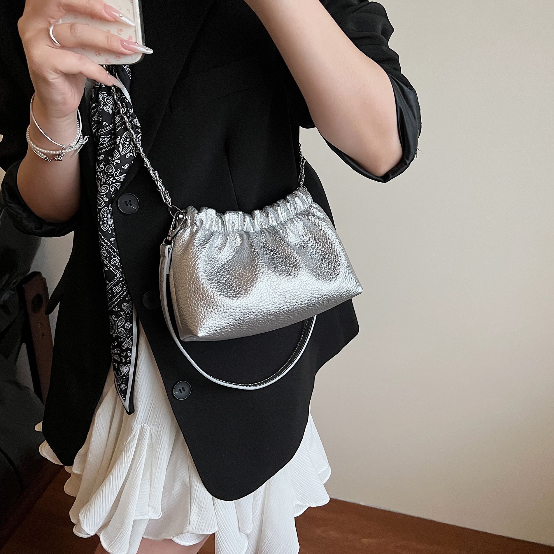 designer 2025 Trend Underarm Bag High-End Cloud Pleated Bag Women's Bag High-End Shoulder Crossbody Bag Chain Bucket Bag