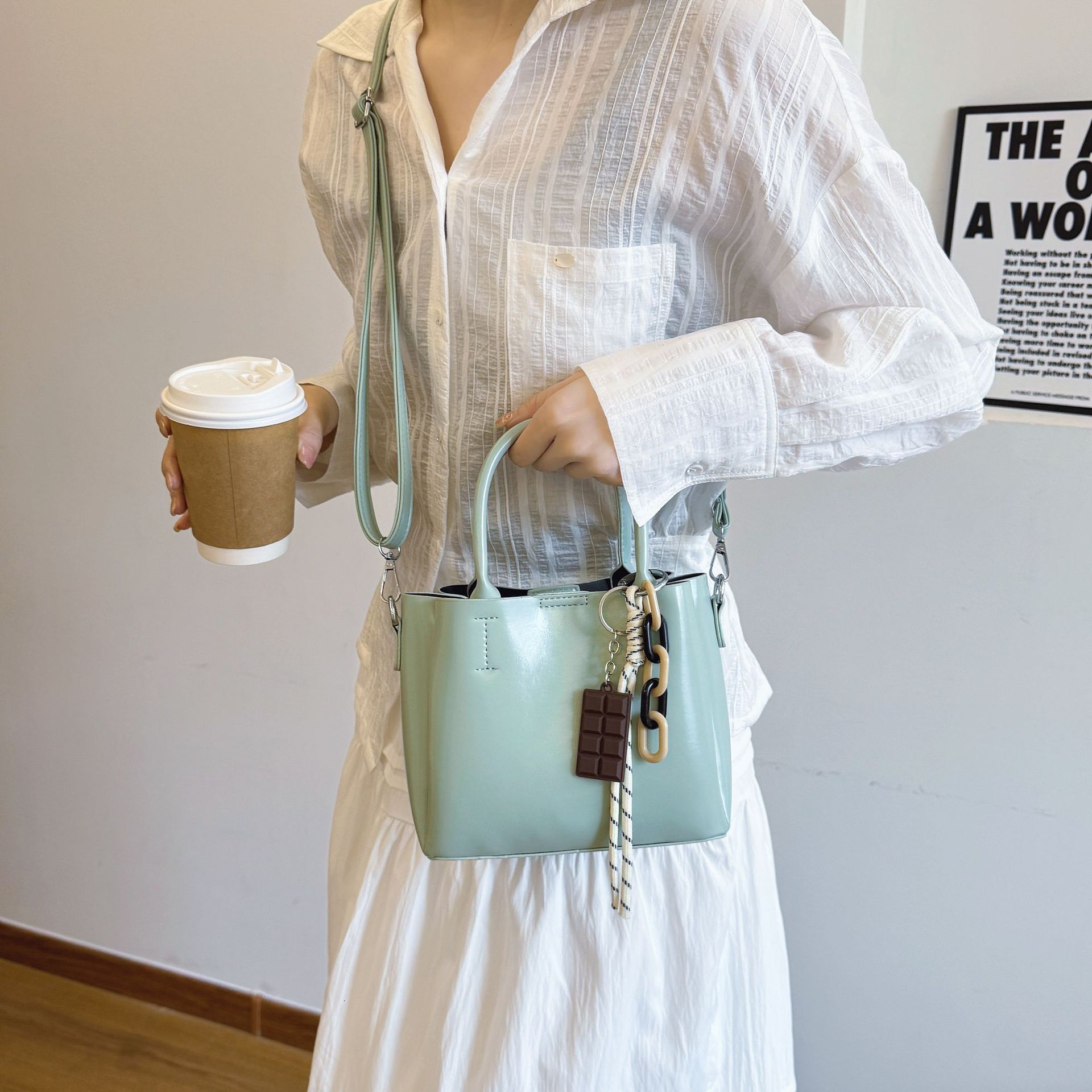 designer Vintage Oil Wax Leather Shoulder Bag for Women 2025 New Trendy Fashion Versatile Handbag High-end Commuter Crossbody Bag