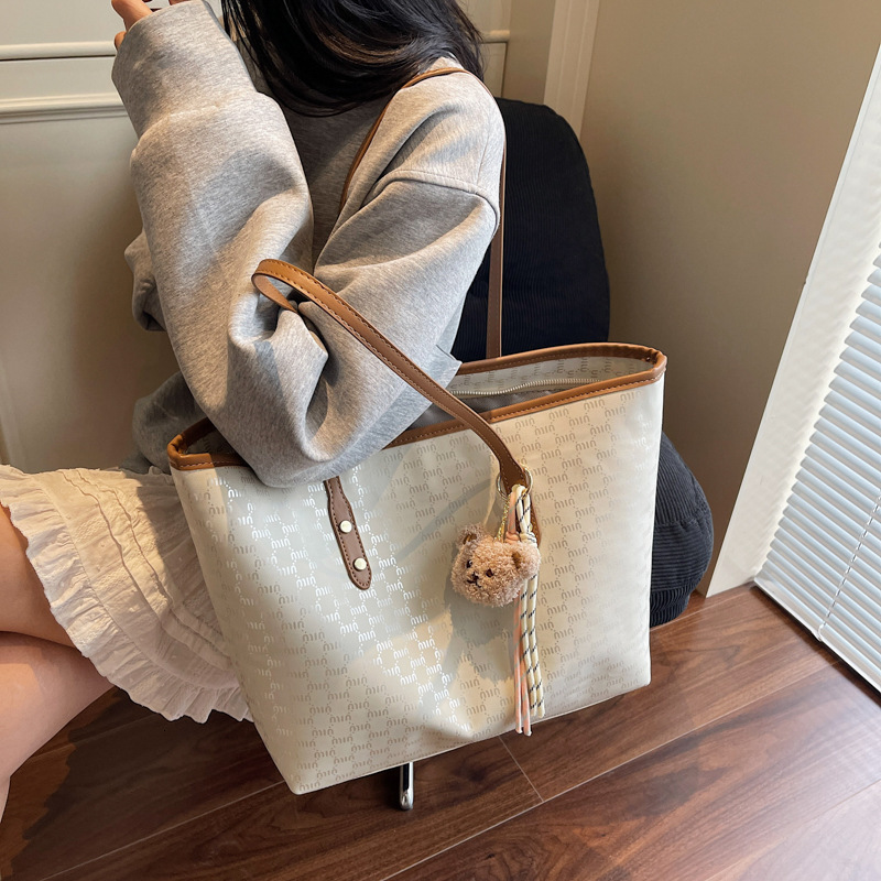designer High-End Tote Bag for Women 2025 New Handheld Commuter Bag Versatile Fashionable Large Capacity Shoulder Bag