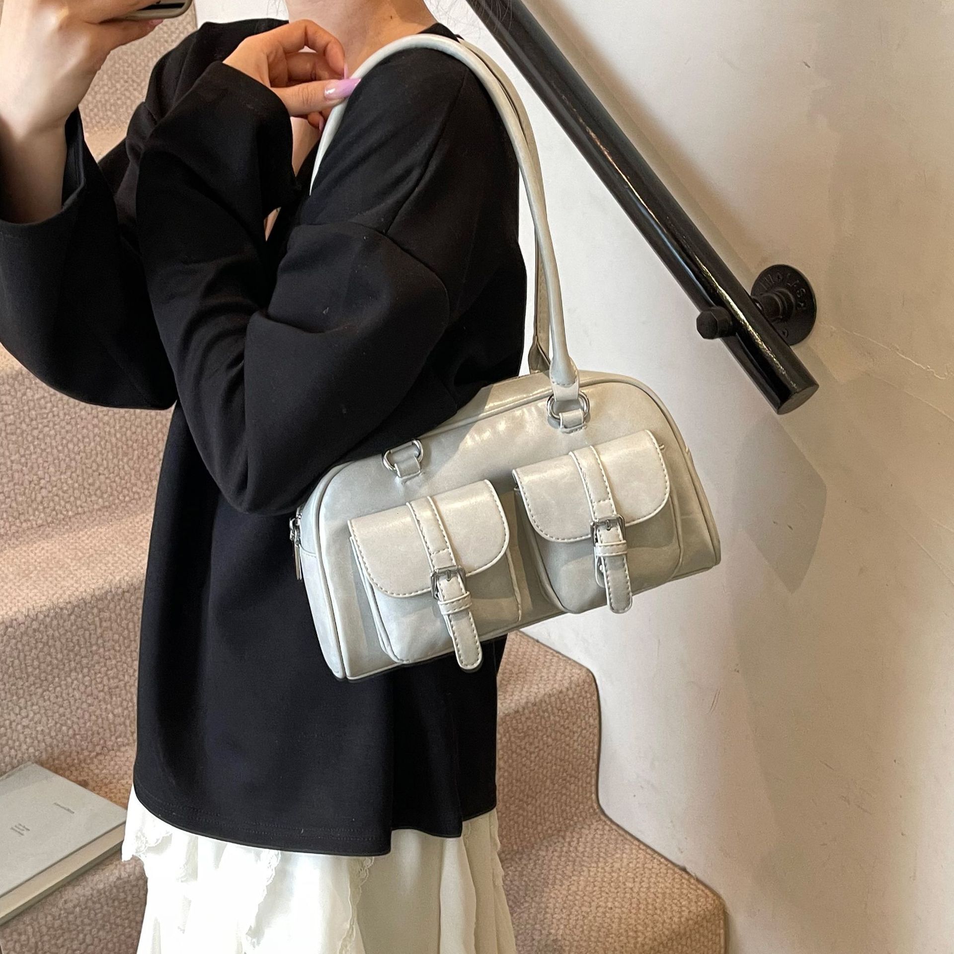 designer Vintage Commuter Large Capacity Multi-Pocket Bag for Women 2025 New Versatile Shoulder Underarm Bag Handheld Boston Bag