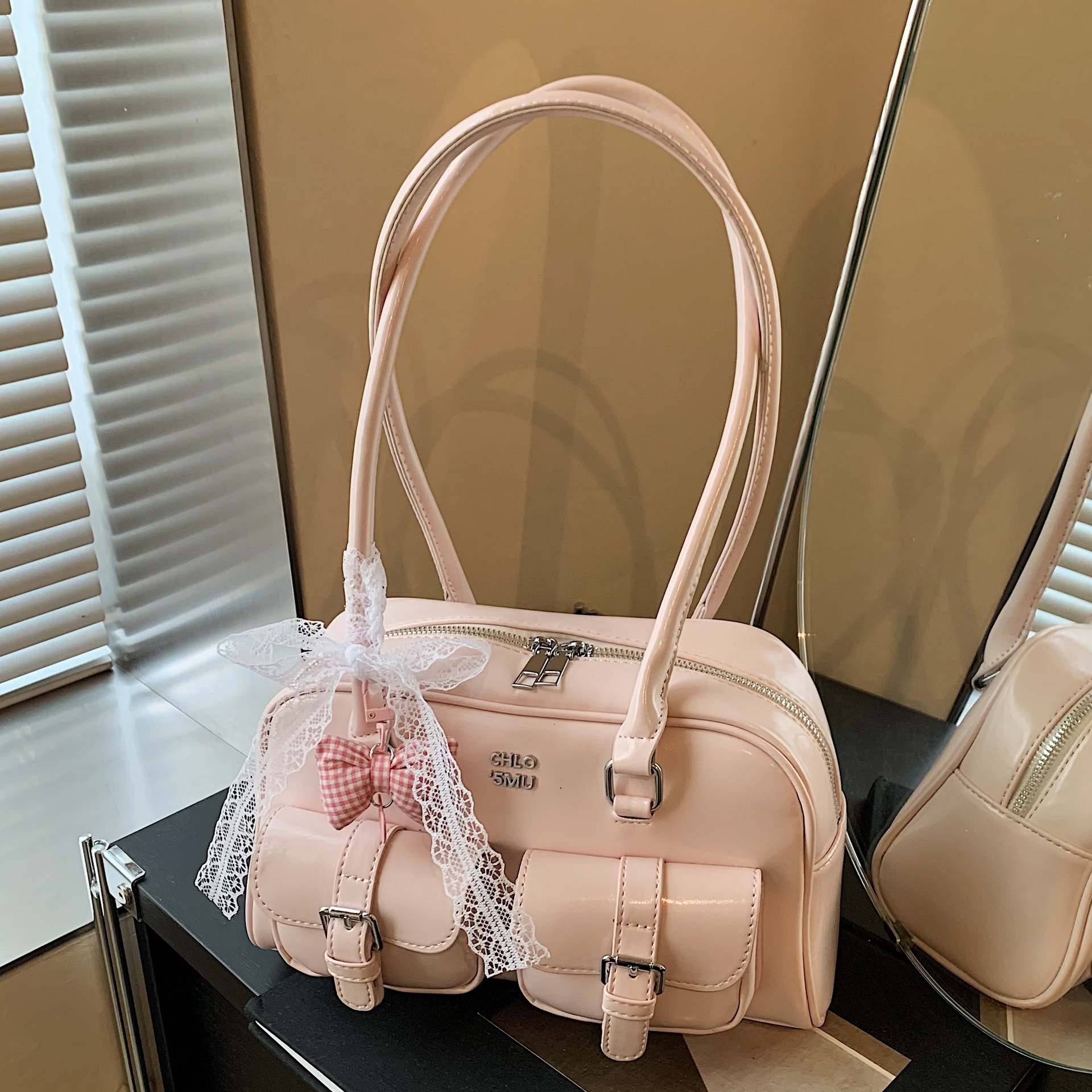 designer Commuting Large Capacity Bag Women's 2025 New Single Shoulder Underarm Bag High-end Handheld Boston Bowling Bag