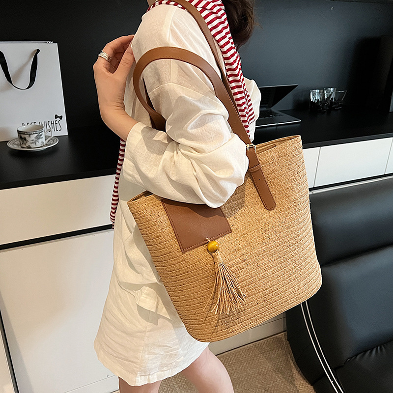 designer Straw Woven Bag for Women Large Capacity 2025 Summer New Woven Bag Beach Vacation Shoulder Bag Commuter Tote Bag