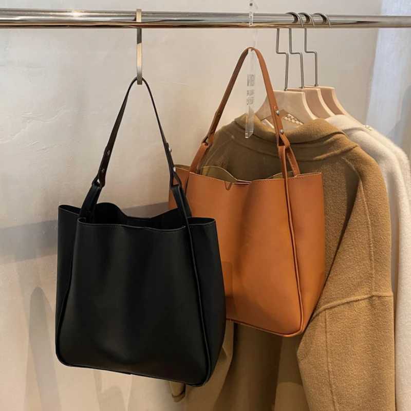 2024 New Women Large Capacity Females Bags Made of Leather Handbags Famous Brand Shoulder Bags Shopping and Travel Bags W250602