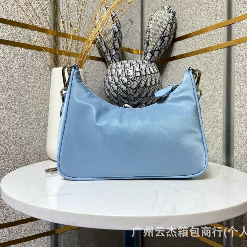 HOBO Champion 2025 Autumn New Underarm Bag Solid Color Letter Fashion Horn Designer Pack Bag Shoulder Bag Crossbody Luxury Bag Bag Oxford