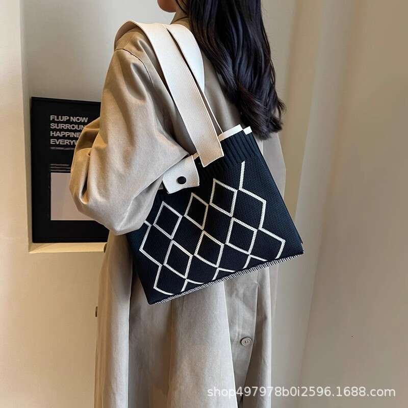 Korean Style Knitted Wool for Women 2024 New Fashion Large Capacity Handbag Versatile Commuter Shoulder Tote Bag