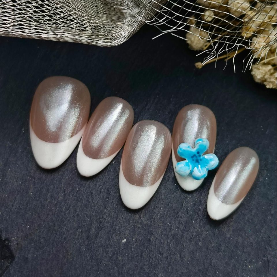 10pcs French Tips Handmade Press-on nails Short Almond Nails Bundle 3D Hand drawn Flowers Sweet Daily Finished nail stickers Free storage box jelly gl
