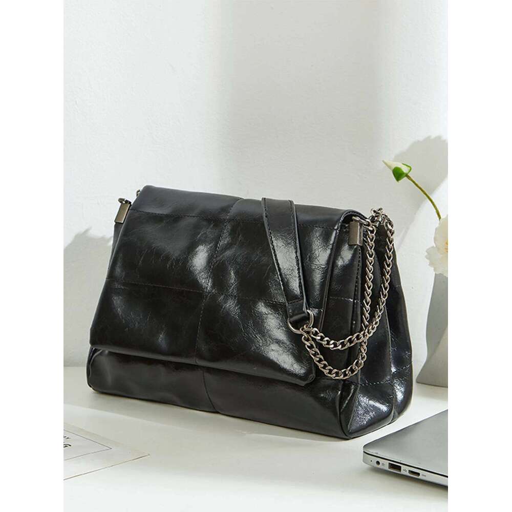 Large Capacity Commuting Bag 2024 New Spring/Summer Women's Chain Tote Bag, High-End And Fashionable Single Shoulder Underarm Ba