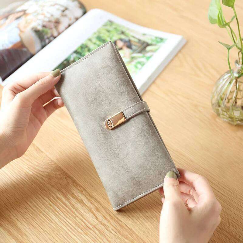 Long purse women Europe and the United States retro frosted magnetic buckle women's folding bag multi-card card can be expanded