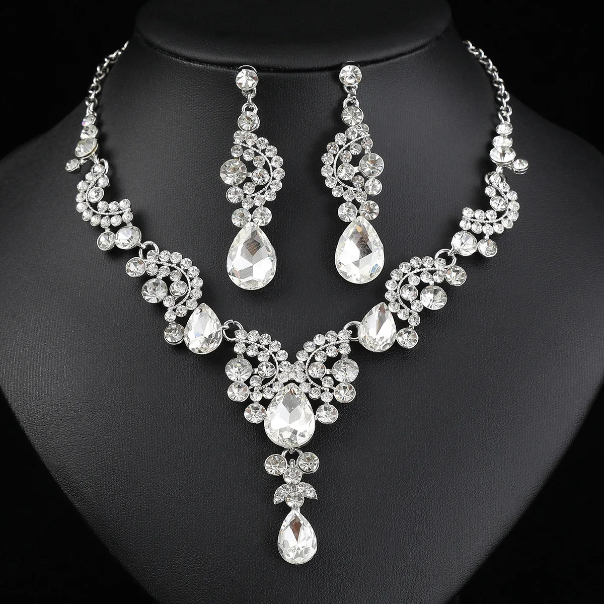 selling jewellery necklace woman Womens earring set in Europe America three piece sets for brides wedding dress accessories 250530