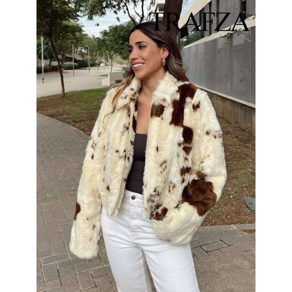 TRAFZA Fashion Side Pocket Front Zipper Design Lapel Women's Winter Artificial Fur Loose Warm Short Jacket