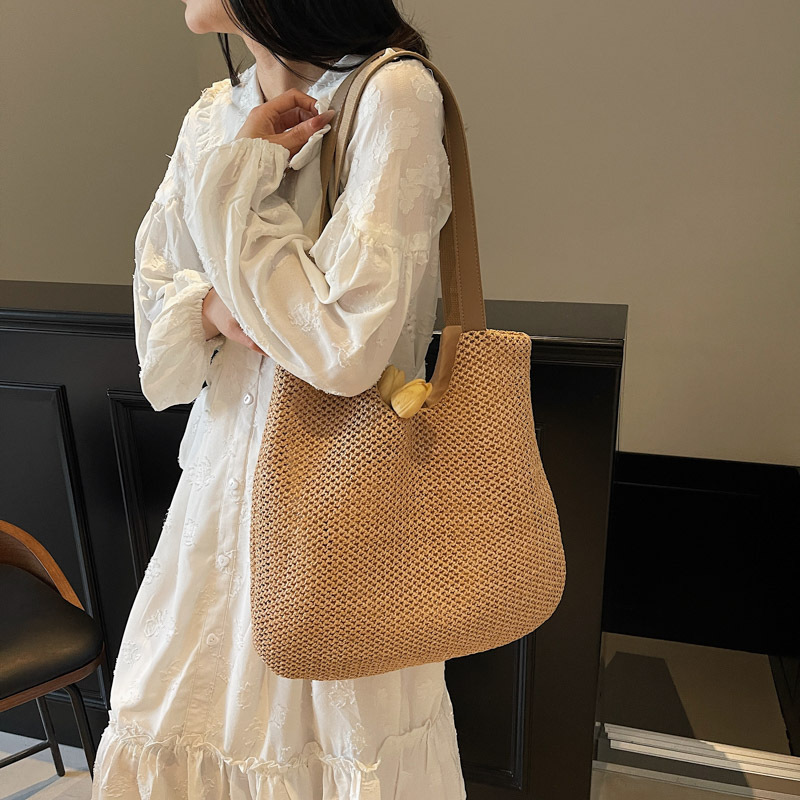 designer Summer Beach Vacation Woven Handbag for Women French Style Beach Bag Mori Hollow Straw Mesh Tote Bag