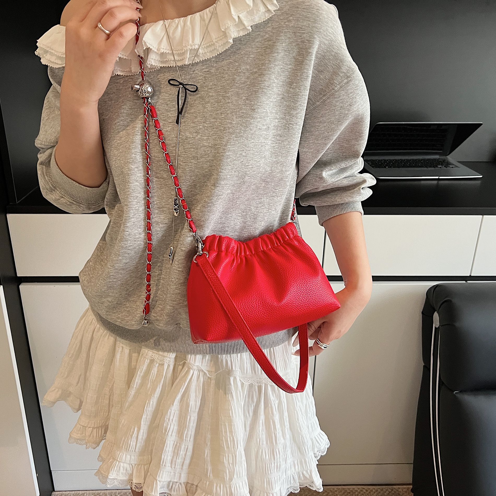 designer 2025 Trend Underarm Bag High-End Cloud Pleated Bag Women's Bag High-End Shoulder Crossbody Bag Chain Bucket Bag
