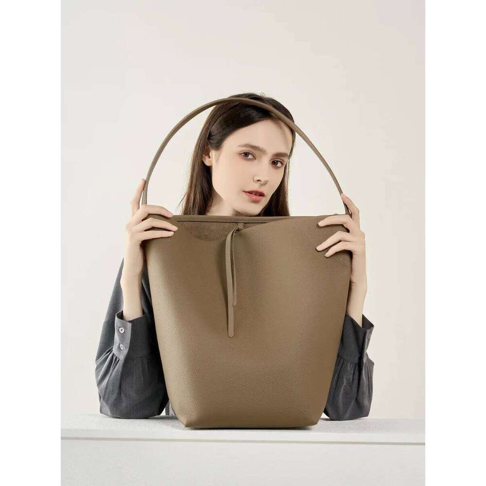 High Quality Cowhide Women Bucket Large Capacity Shoulder Fashion Ladies Genuine Leather Tote Bag For Commuting Shopping