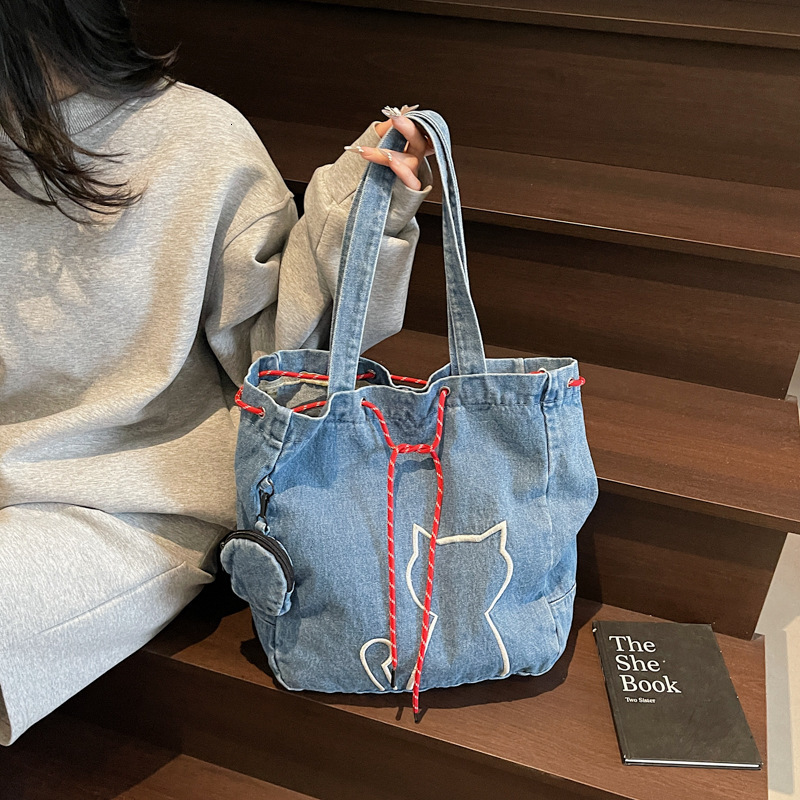 designer casual bag 2025 New Simple Embroidered Denim Large Bag Fashion Casual Versatile Tote Bag Large Capacity Shoulder Bag