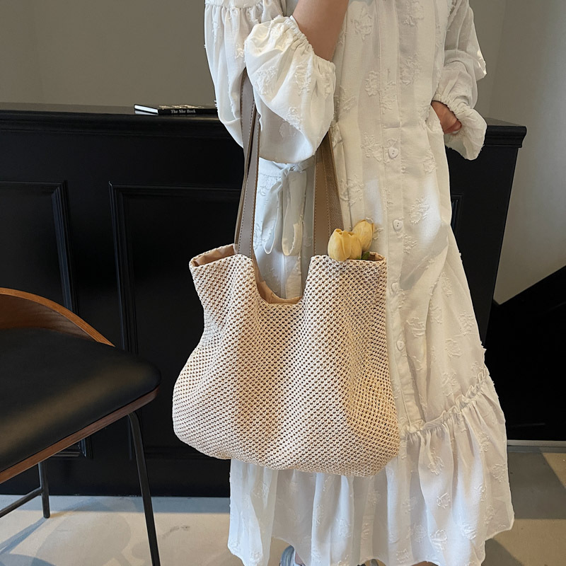 designer Summer Beach Vacation Woven Handbag for Women French Style Beach Bag Mori Hollow Straw Mesh Tote Bag