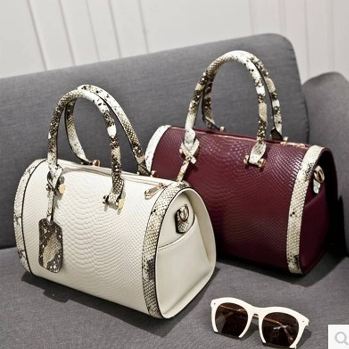 2024 New Women's Fashionable Snake Pattern Boston Handbag, Large-Capacity Multi-Compartment Double Handle, Detachable Strap, Can Be Worn on One S