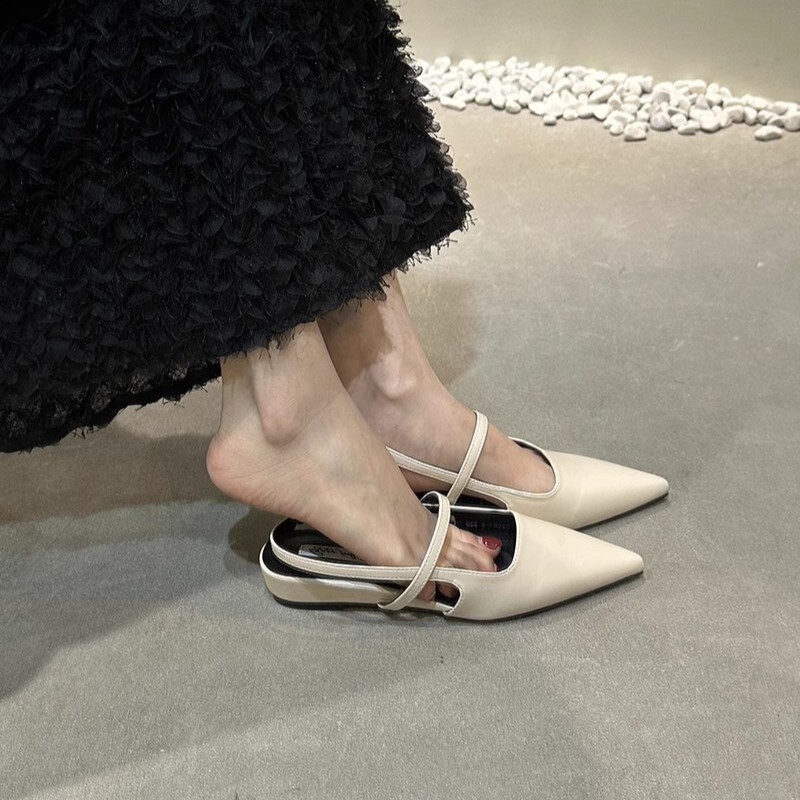 2025 Spring New Flat Closed-Toe Sandals Soft Leather Slip-On Pointed Toe Shallow Mouth Versatile Elegant Women's Shoes