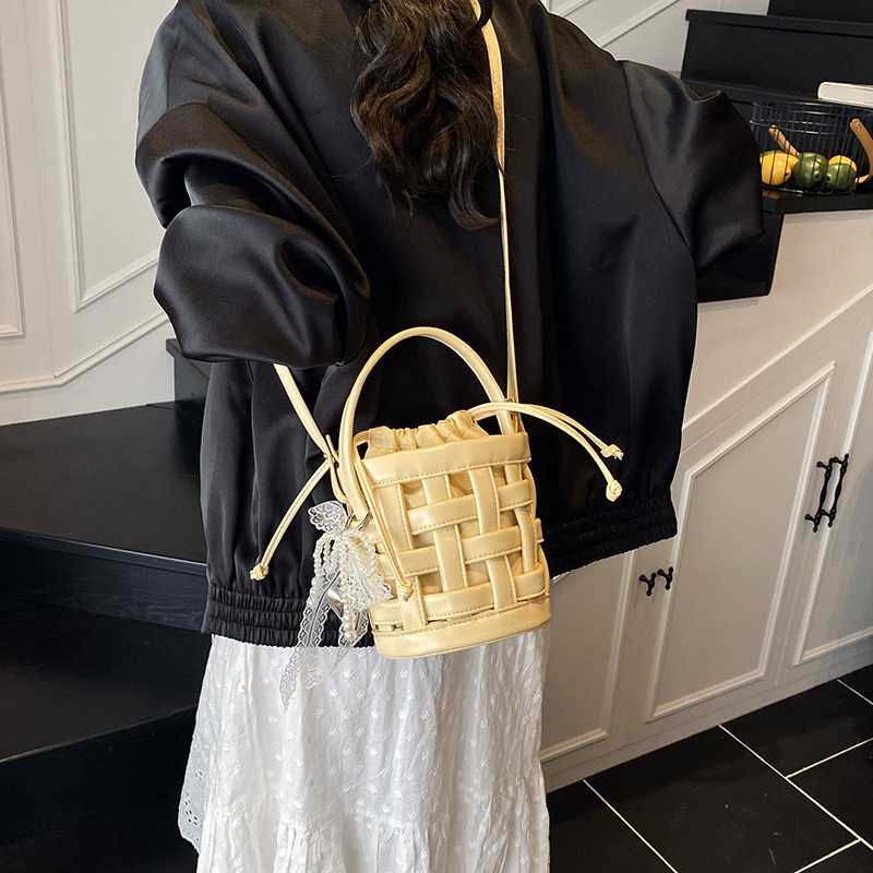 designer Niche Woven Handbag for Women 2025 New Fashion Simple Versatile Crossbody Bag Summer Handbag Bucket Bag
