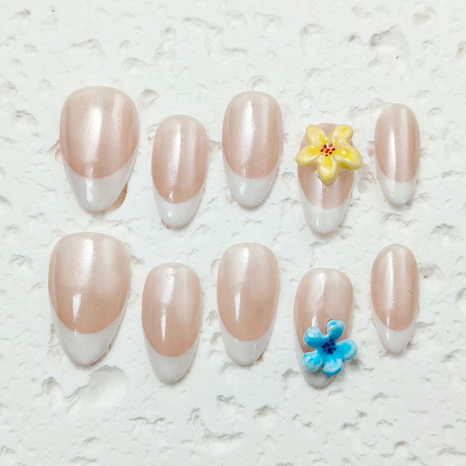 10pcs French Tips Handmade Press-on nails Short Almond Nails Bundle 3D Hand drawn Flowers Sweet Daily Finished nail stickers Free storage box jelly gl