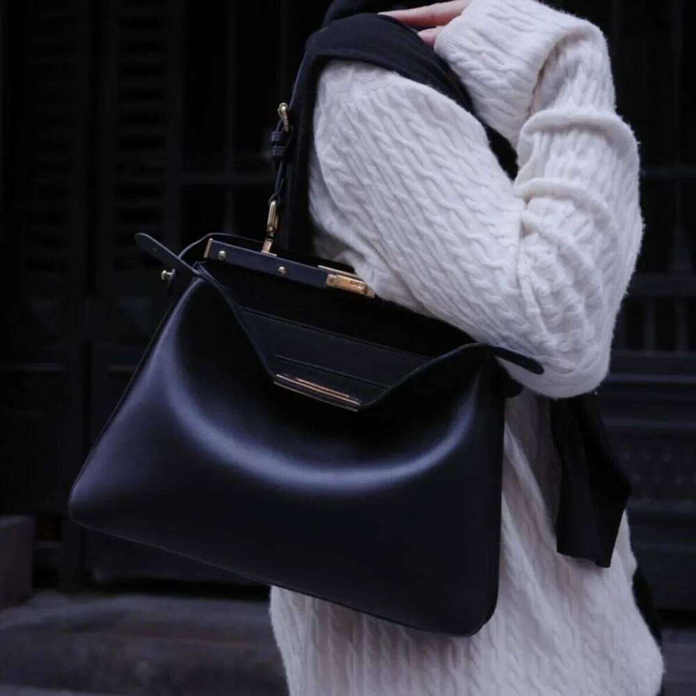 New Fashionable Peekaboo Large Capacity Single Shoulder Bag Women s Cow Leather Commuter Handbag Neutral Minimalist Style bag