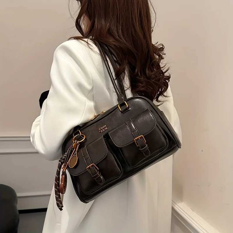 Womens Retro Solid Color PU Leather Shoulder Bag with Multiple Pockets Large Capacity Comes with a Detachable Accessory Charm Y250603