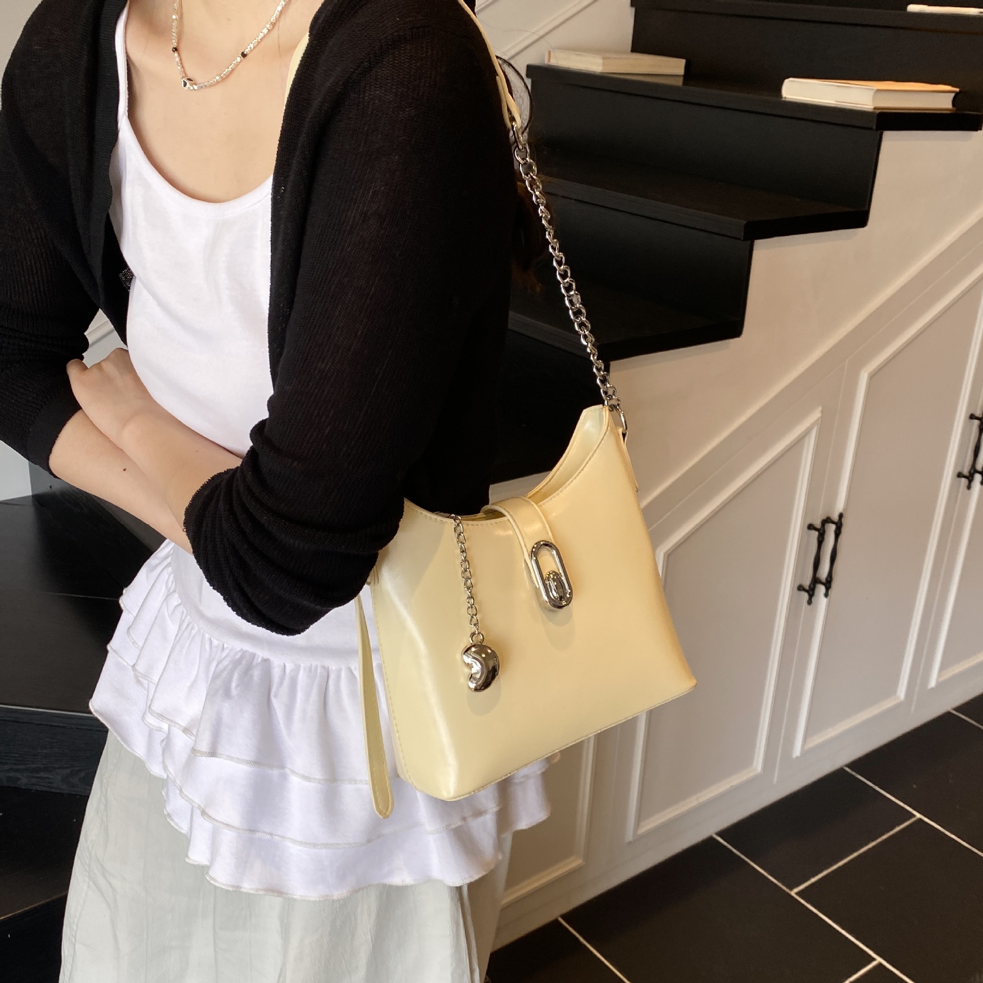 designer Korean Style INS Fashion High-End Bucket Bag 2025 Summer New Niche Design Stylish Commuter Shoulder Crossbody Bag