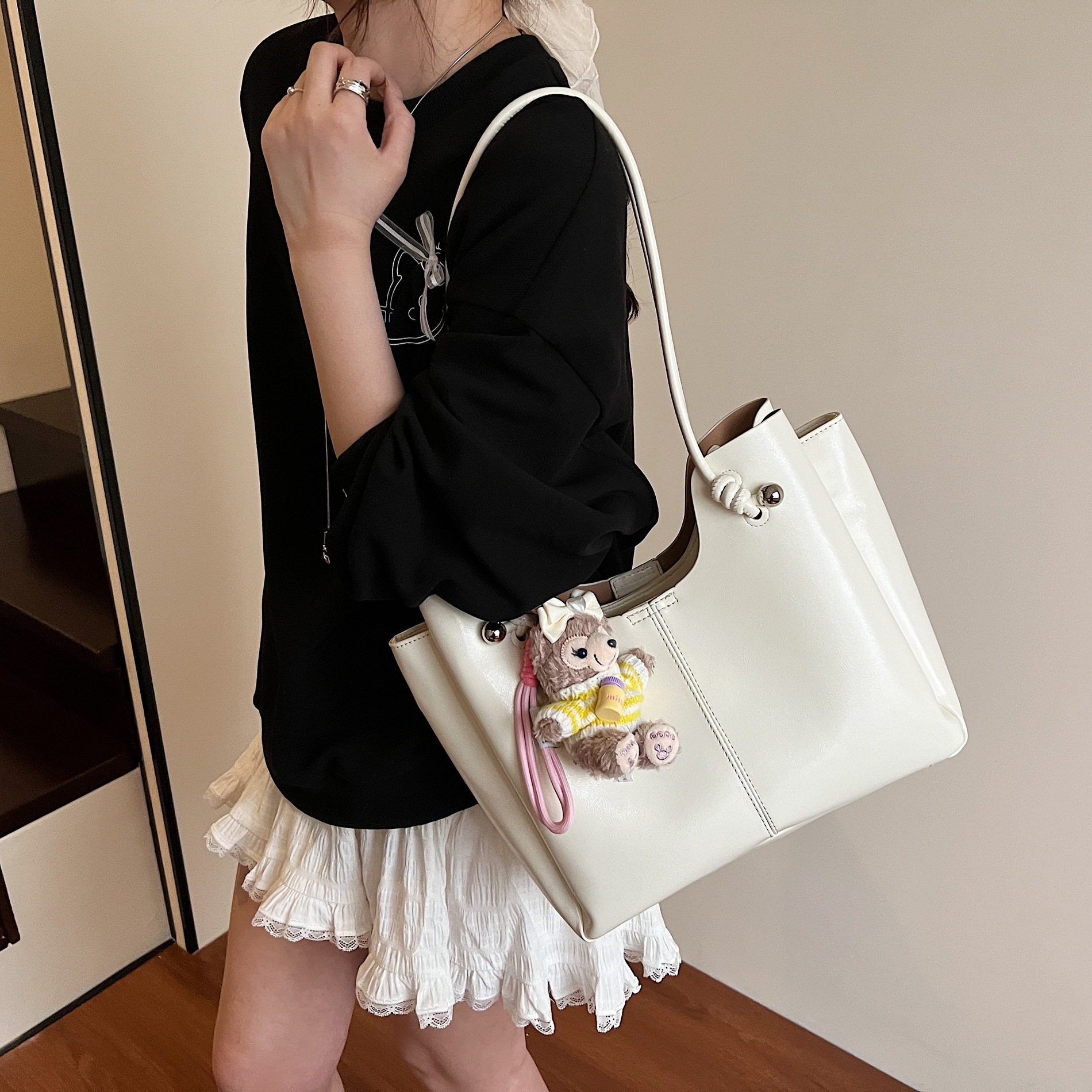 designer Women's Fashion Tote Bag 2025 New Korean Fashion Large Capacity Office Commuter Bag Underarm Bucket Bag