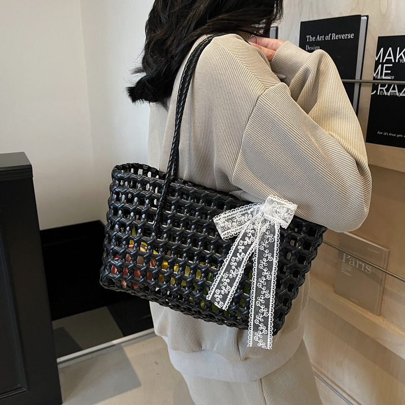 designer Niche Hollow Woven Basket Bag Niche Beach Vacation Bag New Casual Lightweight Versatile Underarm Handbag Large Bag