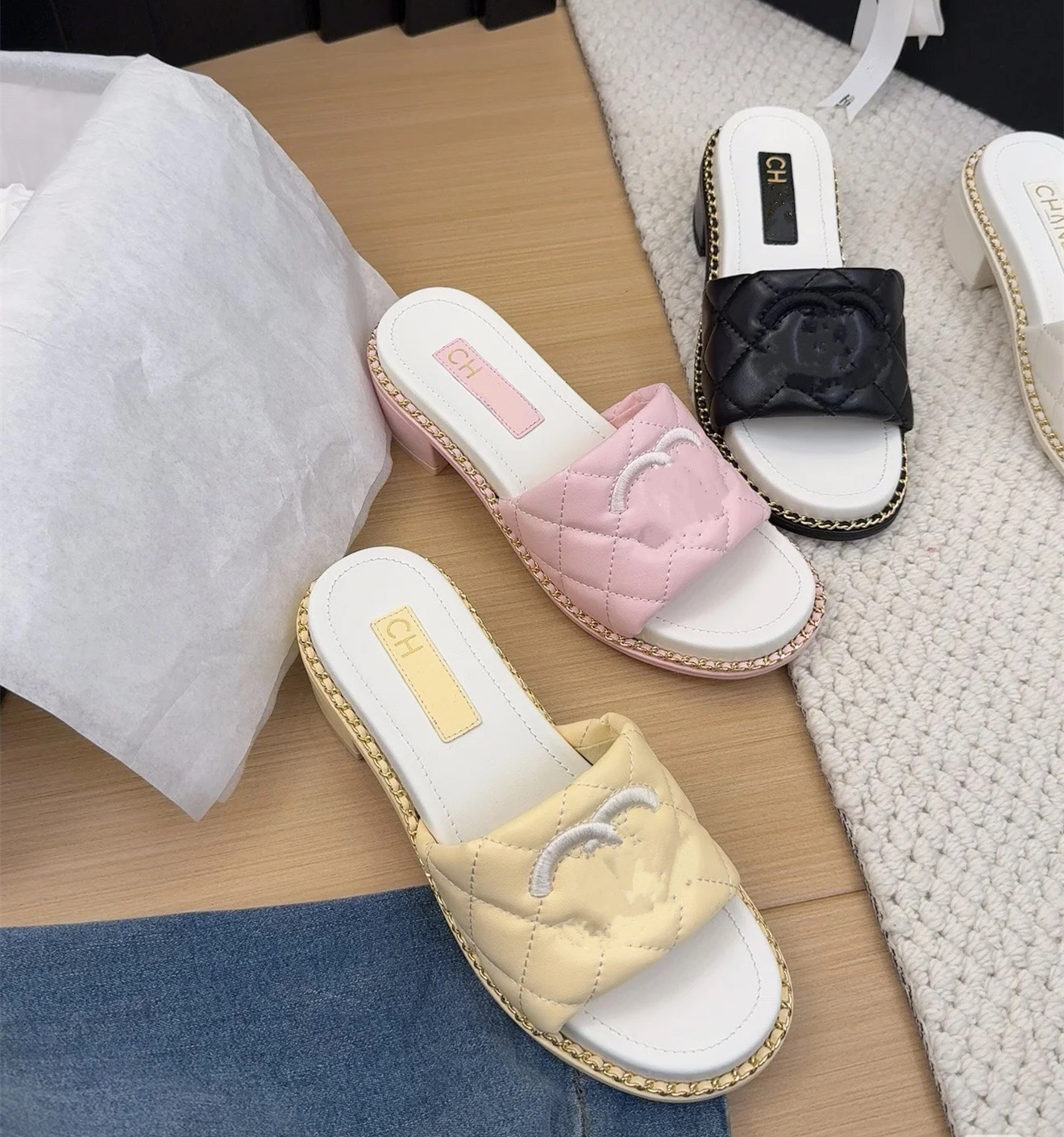 New Summer Women's Slippers 2025 Luxury brands Slide Stylish Peep-toe Low Heel pink quilted Women's Comfortable Beach Shoes cha Sapatilas ch sandals